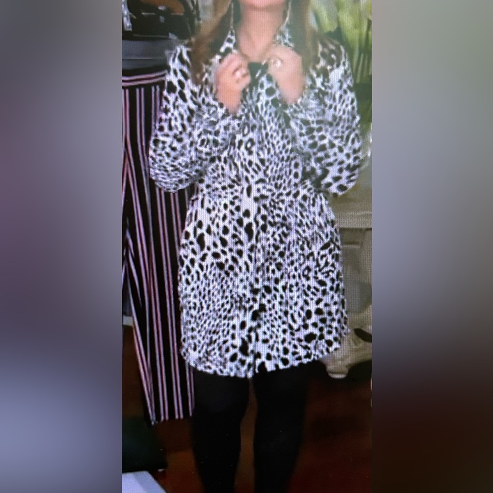 GRAVER Susan Graver Printed LK Fusion Topper with Belt Brand New Never Worn - Picture 4 of 9